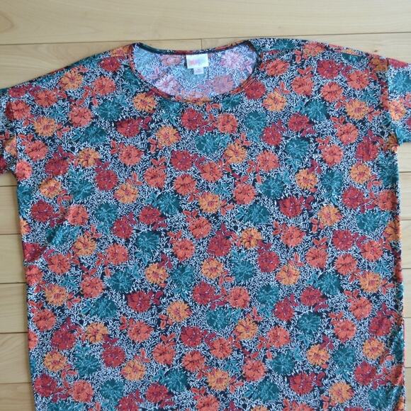 LuLaRoe Irma Tee Size M - Picture 2 of 4